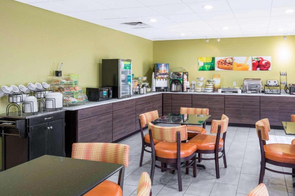 Quality Inn & Suites Arnold - St Louis Ngoại thất bức ảnh